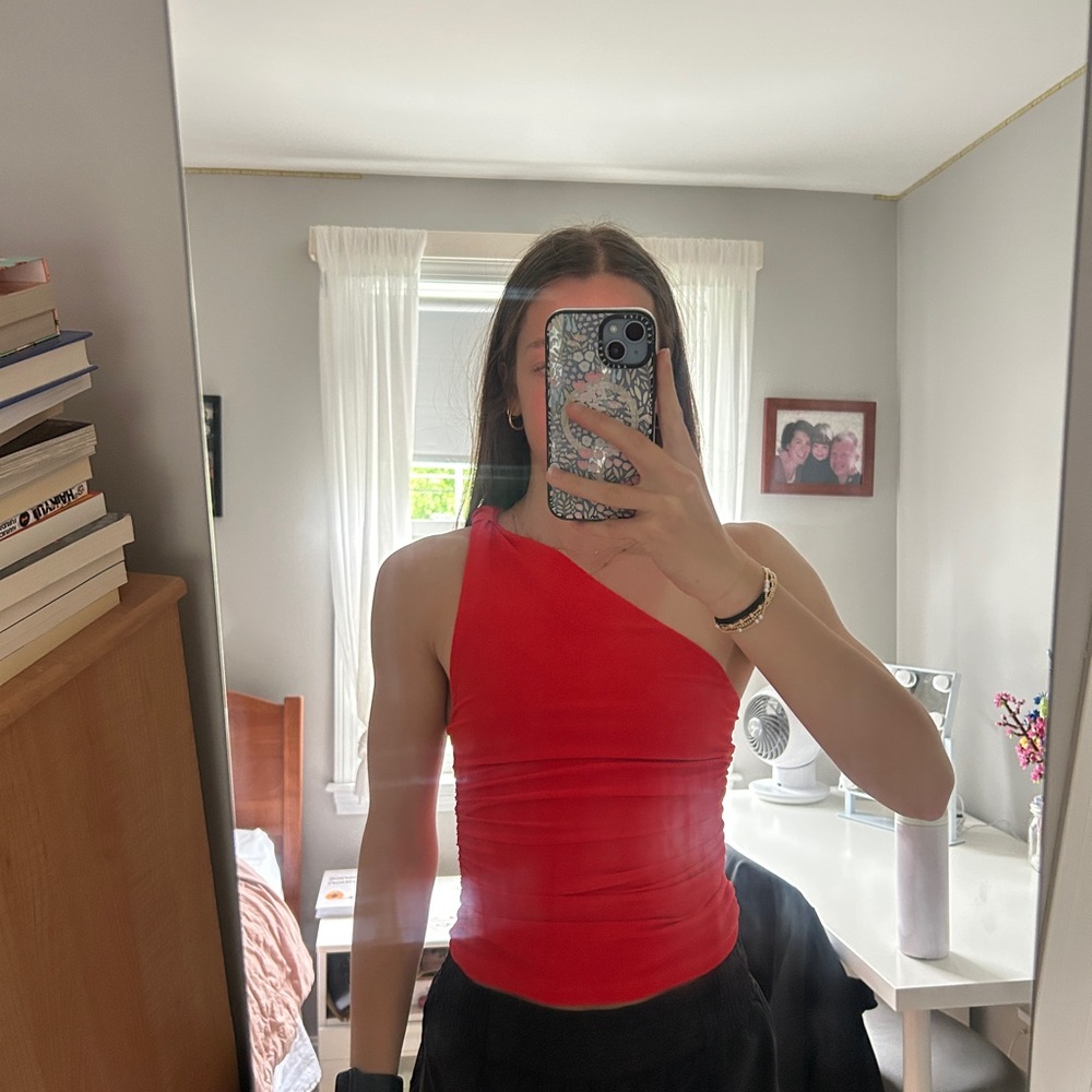 red one-shoulder zara tank top❤️